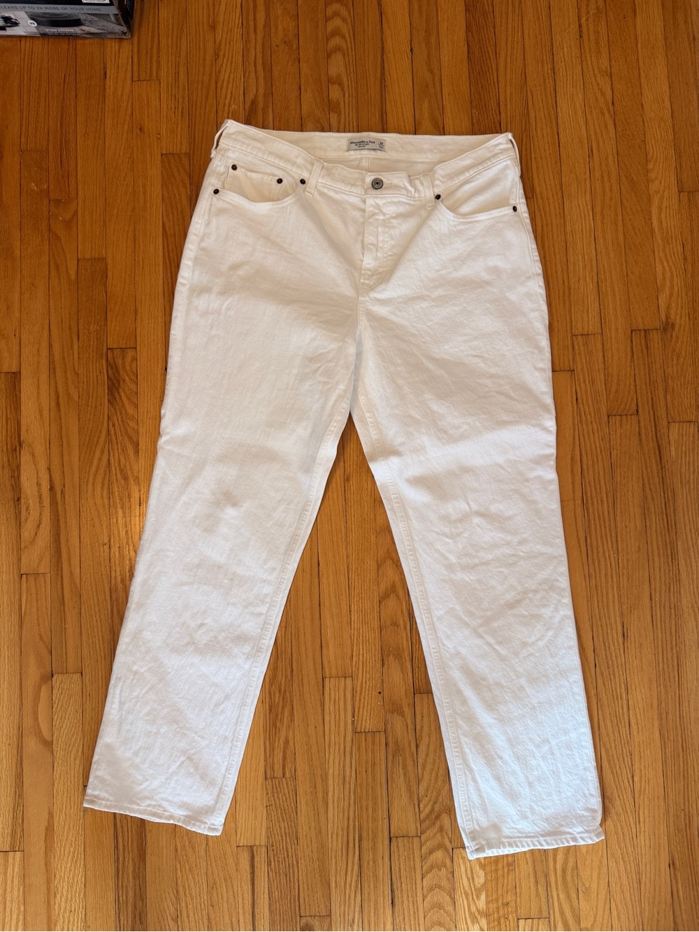 Abecrombie & Fitch Women's Mid-Rise 90s Straight Jeans — White